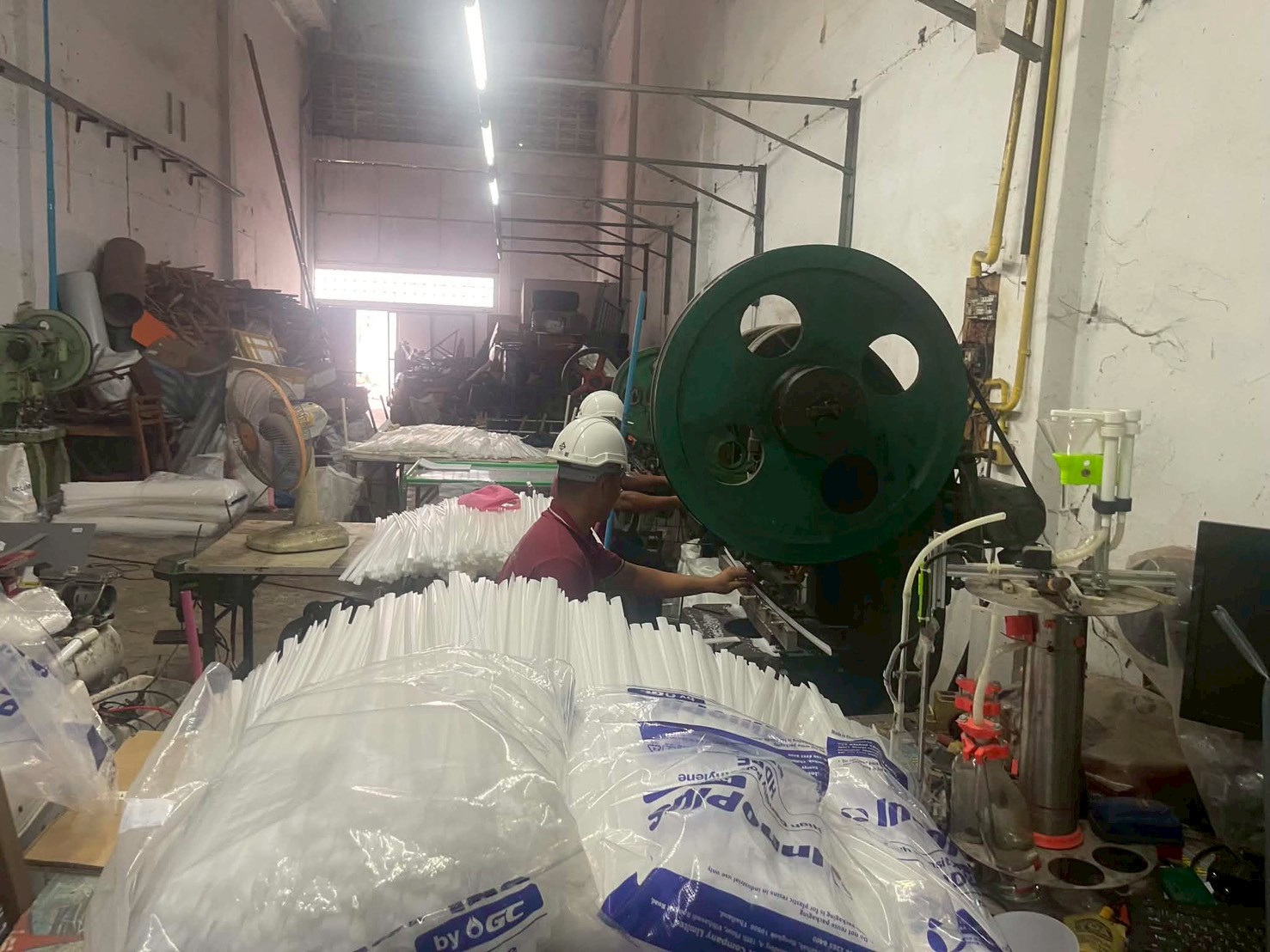 ท่อพลาสติกที่ผลิตจากกระบวนการ Plastic Extrusion