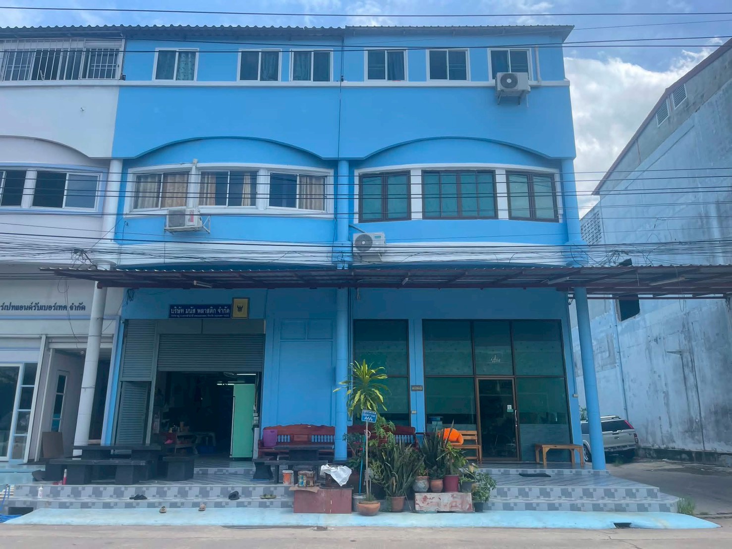 ภายในอาคารโรงงานของบริษัท มนัส พลาสติก จำกัด